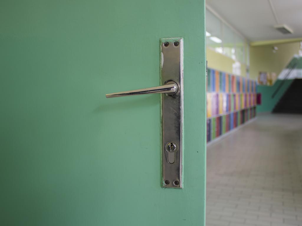 Получени са сигнали за взривни устройства в училища в София