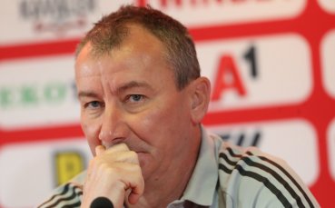 Старши треньорът на ЦСКА Стамен Белчев опроверга информациите че легендарният