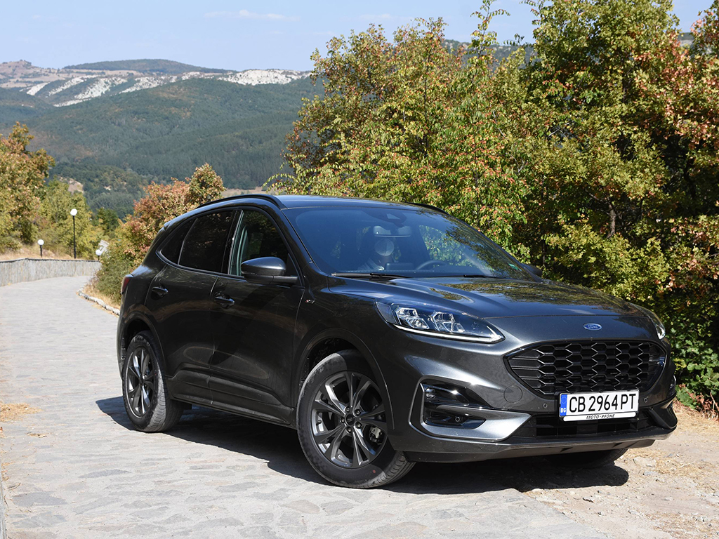 Ford Kuga е просторен, практичен семеен SUV, който предлага нетипично за класа удоволствие от шофирането.