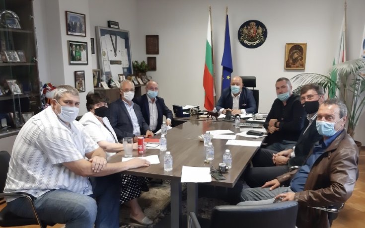 Министър Кралев и представители на федерации обсъдиха мерките за допускане на публика на закрито