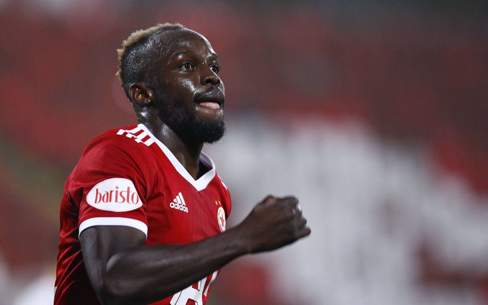 Френският Дижон разкри как се е стигнало до . Нападателят