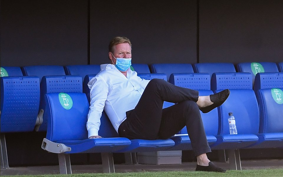 Наставникът на Барселона Роналд Куман заяви, че не стои в