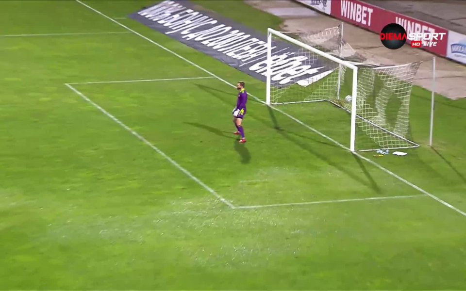 В 38-ата минута Локомотив Пловдив удвои преднината си. Момчил Цветанов