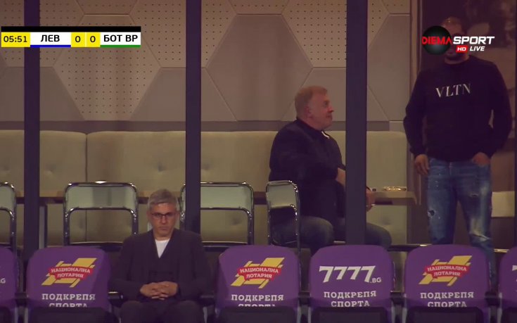 Изнесоха контузения Боби Цонев на носилка