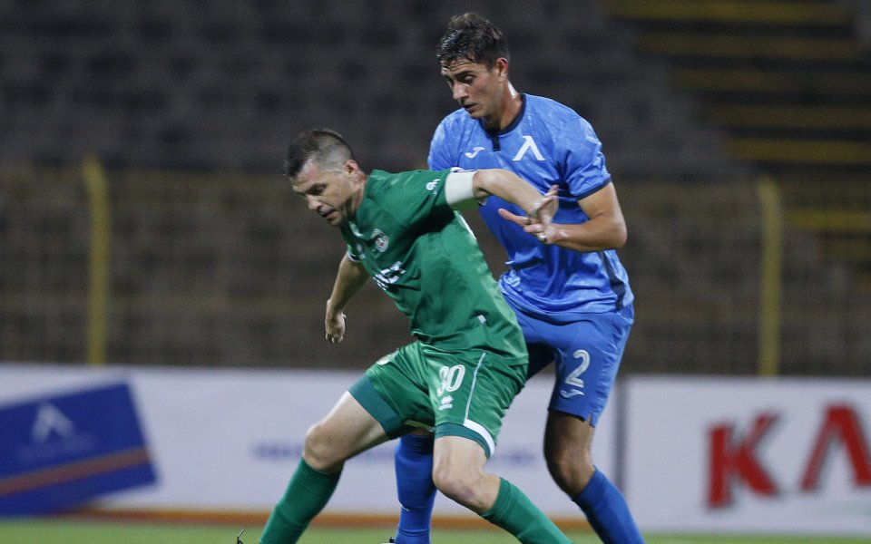 Левски и Ботев Враца играят при резултат 0:0 в двубой