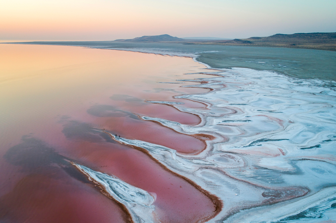 <p>Голямото солено езеро се намира в западната част на САЩ е най-голямото солено езеро в западното полукълбо</p>