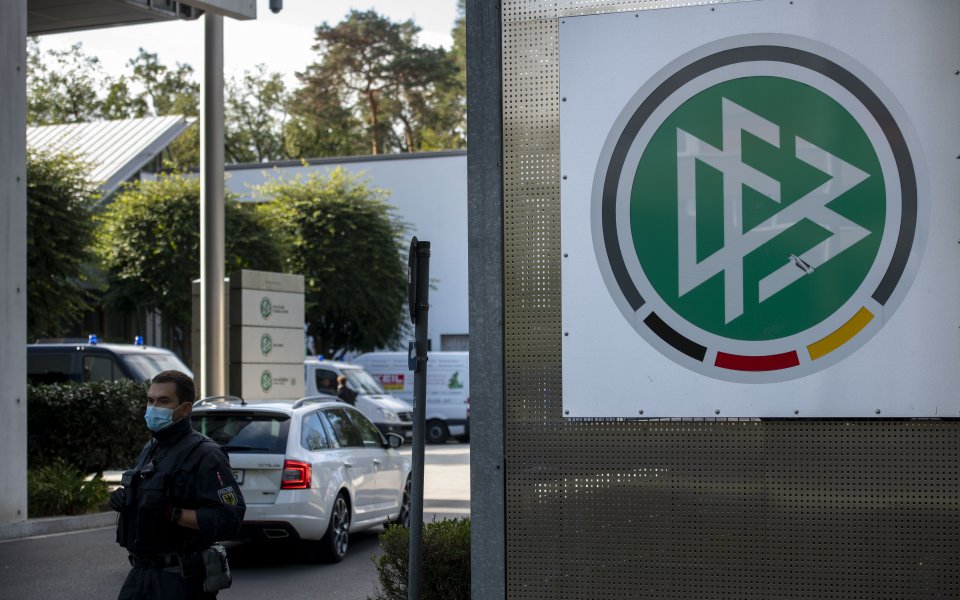 Германската полиция е влязла с взлом в германската футболна асоциация,