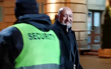 Вижте пристигането на министъра на спорта Красен Кралев на националния