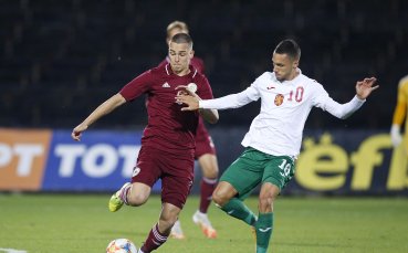 Младежите на България и Латвия играят при резултат 1 0 в
