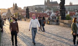 Covid- 19: Чехия затваря магазини и ограничава движението