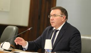 <p>Ангелов: Няма да затягаме мерките, засилваме контрола навсякъде</p>