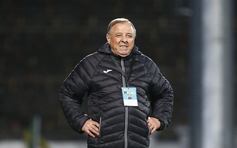 Треньорът на Славия Александър Тарханов направи повторния си дебют начело