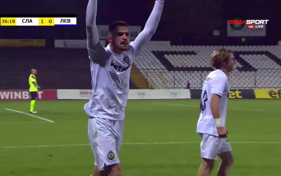 В 35-ата минута Калоян Кръстев откри резултата в позла на