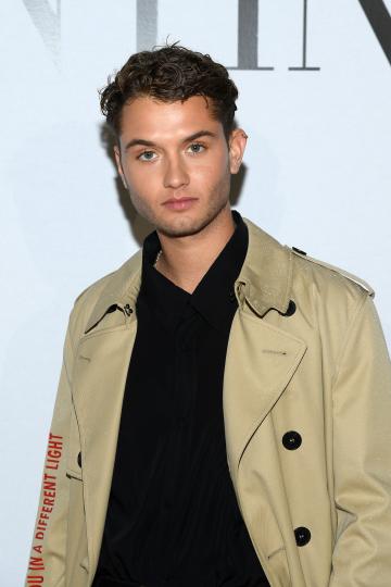 Рафърти Лоу, който удивително прилича на баща си Джъд Лоу