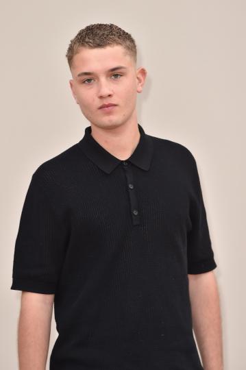 Рафърти Лоу, който удивително прилича на баща си Джъд Лоу