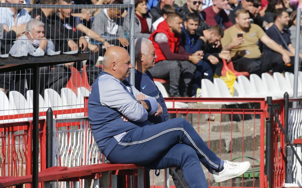 Партизан Червен бряг и Левски играят при рзултат 0:0 в