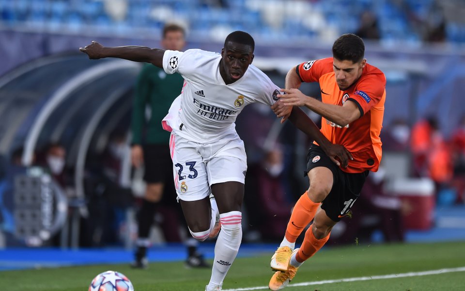 Реал Мадрид и Шахтьор Донецк играят при резултат 0:2 на