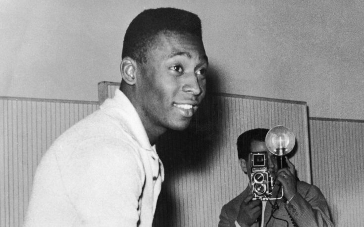 Пеле играе най-важния мач в живота си - семейството му се събра в Бразилия