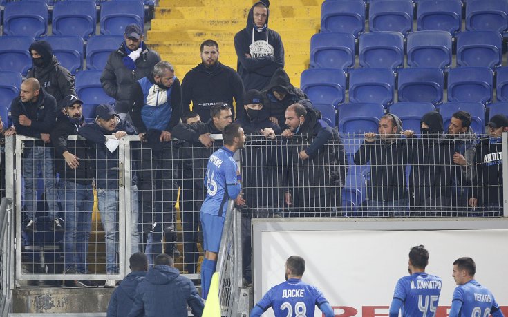 Феновете поискаха обяснение от футболистите на Левски