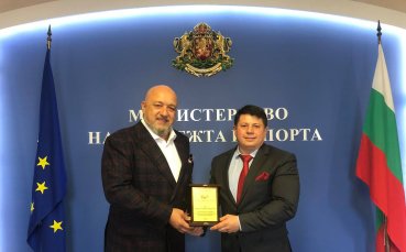 Българска Федерация Бадминтон в лицето на председателя д р Володя Златев и