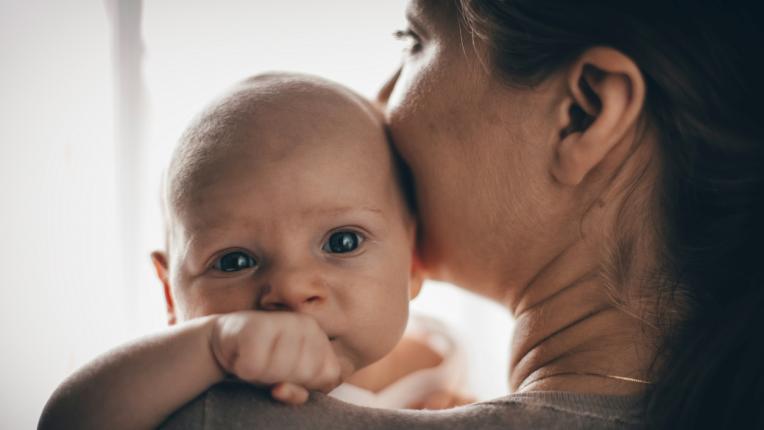 Не оставяйте бебето да се „наплаче“, ето защо