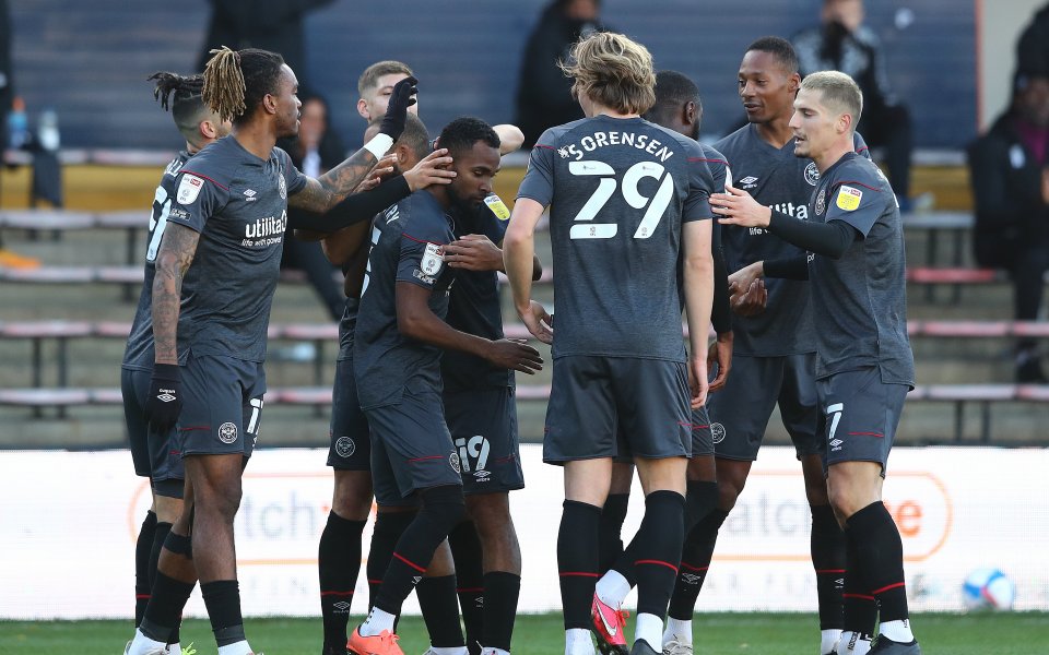 Отборът на Брентфорд постигна класическа победа с 3:0 над Лутън