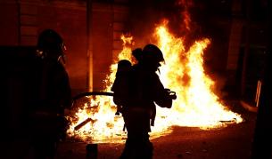 <p>Втори ден на сблъсъци между протестиращи и полиция в Испания</p>