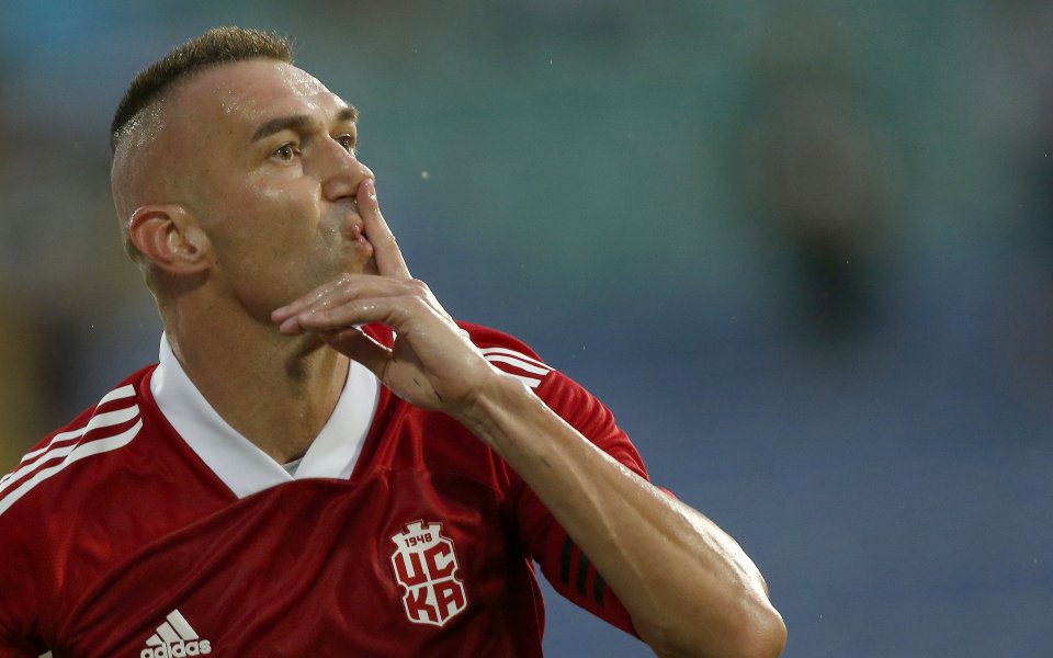 Легендата на българския футбол Мартин Камбуров се е устремил не