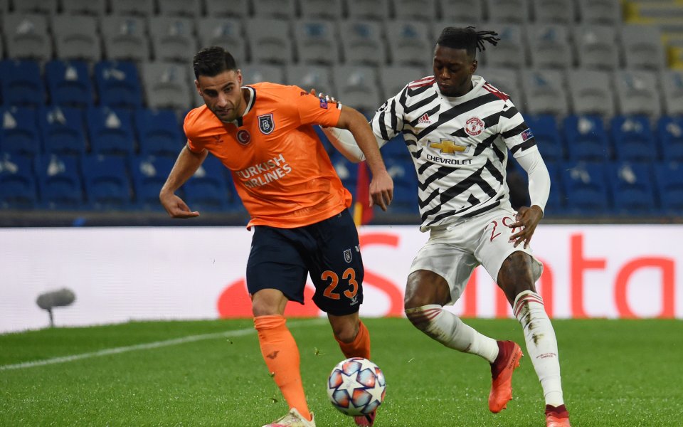 Отборите на Истанбул Башакшехир и Манчестър Юнайтед играят при резултат