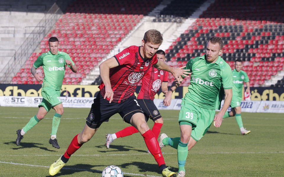 Звездата на Локомотив София Светослав Диков все още не е