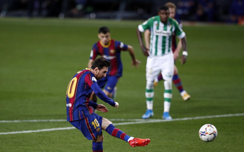 Срещу Бетис Лео Меси влезе от пейката и вкара два