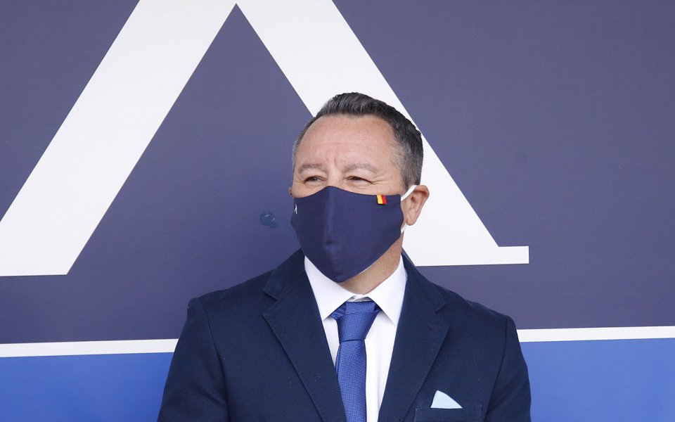 Собственикът на Левски Наско Сираков официално представи новия наставник на