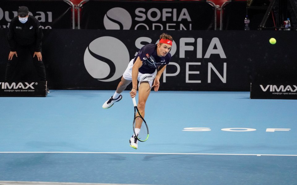 Поставеният под №3 Алекс Де Минор се класира за четвъртфиналите