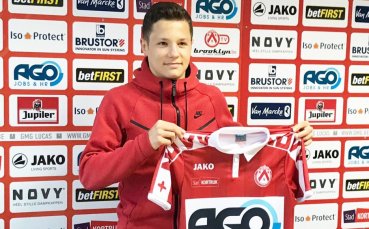 Дошлият на проби в Локомотив Пловдив Тайрън Иваноф ще получи