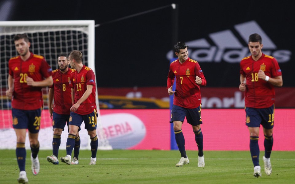 Отборите на Испания и Германия играят при резултат 2:0 в