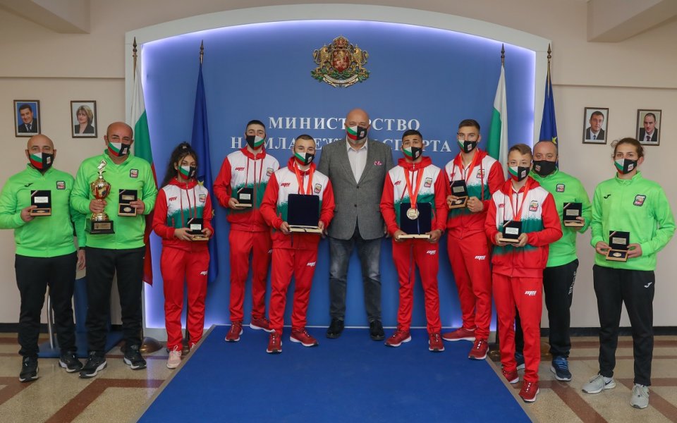 Красен Кралев награди медалистите от Европейското първенство по бокс