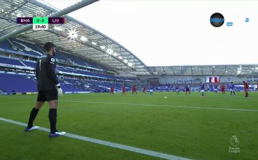 В 19 ата минута десният бранител на Ливърпул Неко Уилиямс фаулира