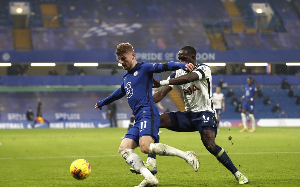 Отборите на Челси и Тотнъм играят при резултат 0:0 в