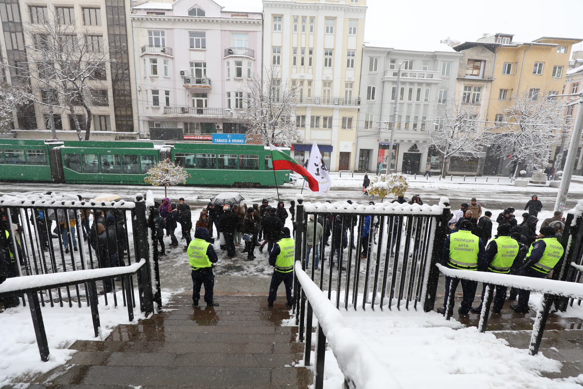 <p>В Софийския градски съда започна делото за заличаването на партия &quot;Възраждане&quot;. Процесът е искане на прокуратурата, която през лятото оповести, че открила нередности в учредяването на партията преди 6 години.</p>