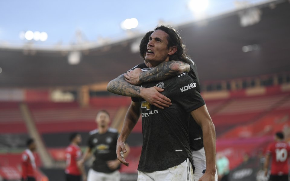 Единсон Кавани &bdquo;сърдечно се извини&ldquo; за поста си в социалните