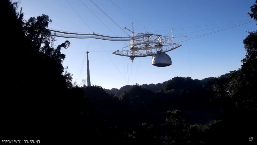 Радиотелескопът Arecibo мигове преди срутването си