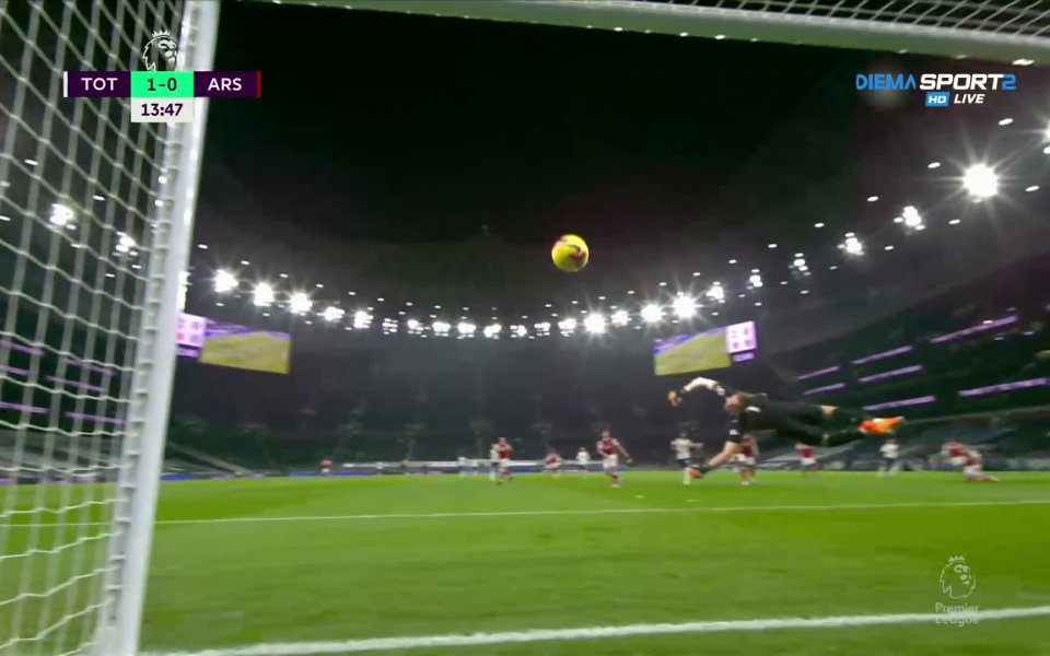 Тотнъм Хотспър води с 2:0 на почивката срещу Арсенал в