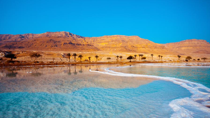 "Усещане като зехтин, смесен с пясък": Защо Мъртво море е толкова солено