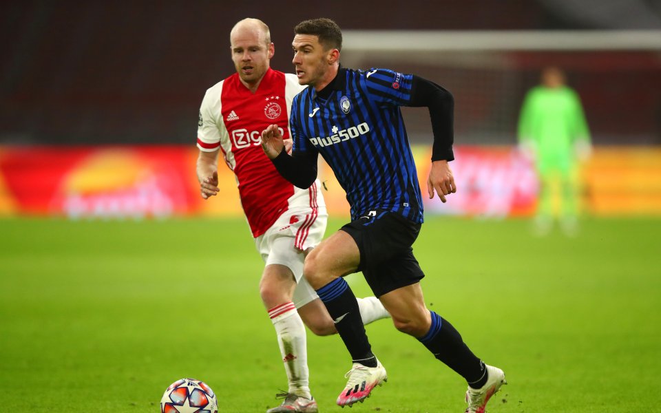 Отборите на Аякс и Аталанта играят при резултат 0:0 в