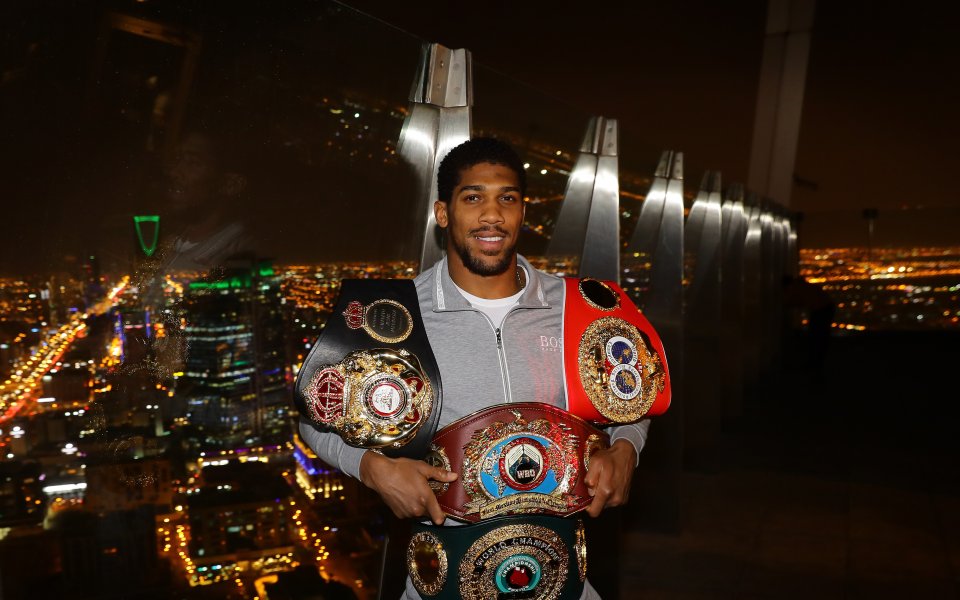 Официалното претегляне на Антъни Джошуа и Кубрат Пулев преди боя