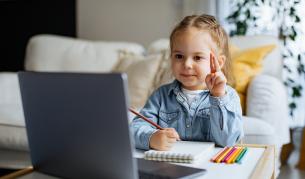 Онлайн или в клас - разказ на учител за обучението на най-малките