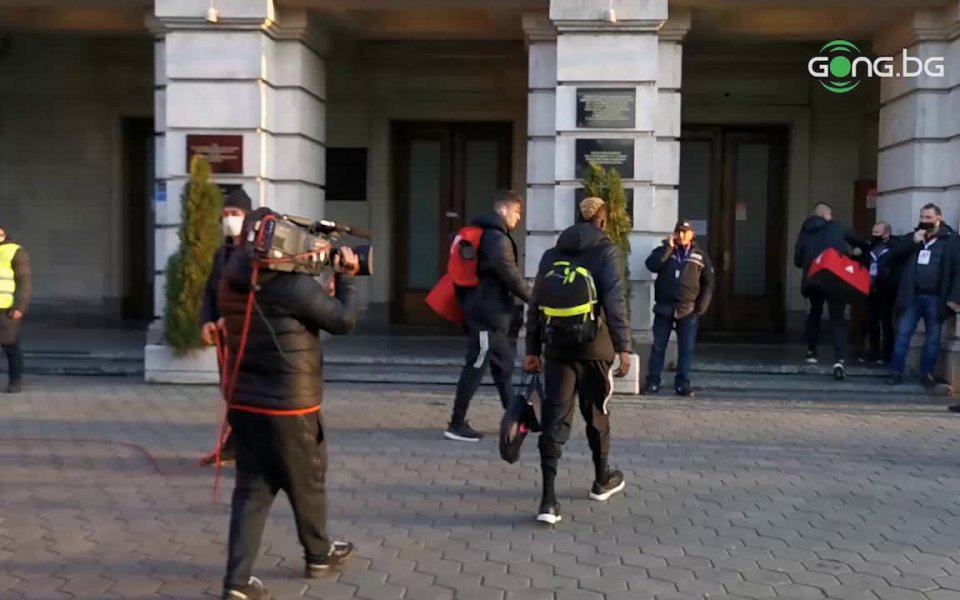 Футболистите на ЦСКА .native-ad-suggested-news { position: relative; margin-bottom: 40px; width: