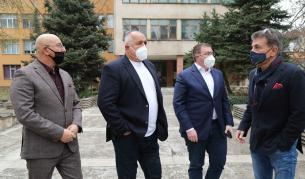 Допълнителни възнаграждения и жилища за медици в регионите с недостиг