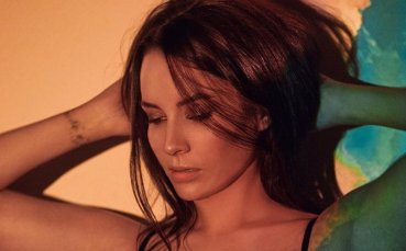 Тя се казва и е родена в земите на екзотичните