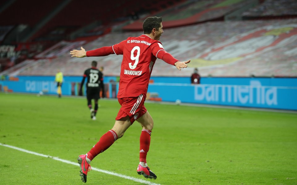 Футболистът на Байерн Мюнхен Роберт Левандовски беше избран за най-добър